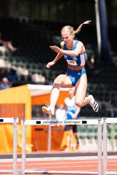 Marlene Stoehr (OTB Osnabrueck) ueber 400m Huerden am 02.07.2022 waehrend den NLV+BLV Leichtathletik-Landesmeisterschaften im Jahnstadion in Goettingen (Tag 1)